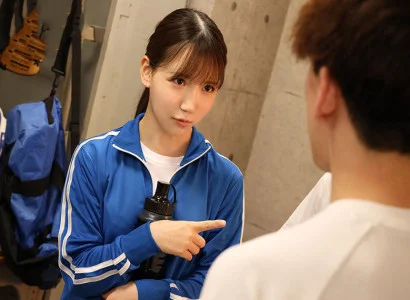nhóm bạn trong câu lạc bộ bóng đá quan hệ không an toàn với cô gái xinh