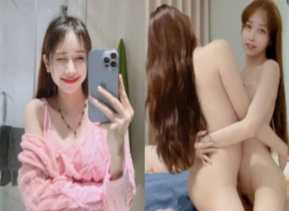 Cặp bạn thân gồm Lâm Thái Vy móc bím với nhau trên buổi phát trực tiếp