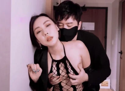 Cô vợ bán thân cho sếp để trả nợ nần cho chồng