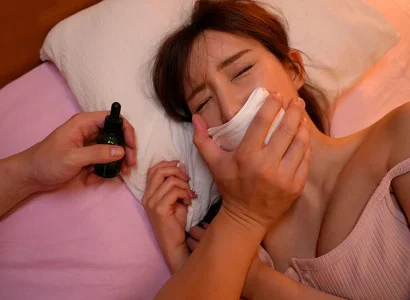 Tên này để cô em họ xinh đẹp uống thuốc mê rồi quan hệ